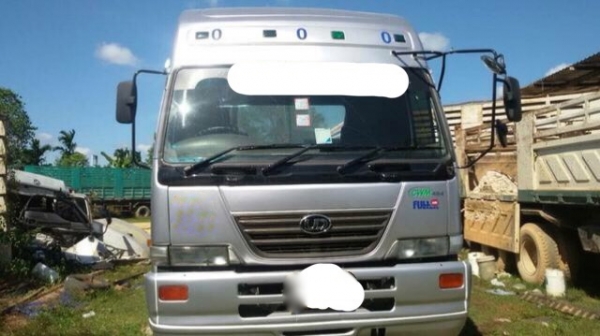 รถนิสสัน 10 ล้อ UD หัวลาก 320 แรงม้า. ปี 47  ,  ( ขาย แม่ , ลูก. )    สนใจติดต่อ  081 - 6079515