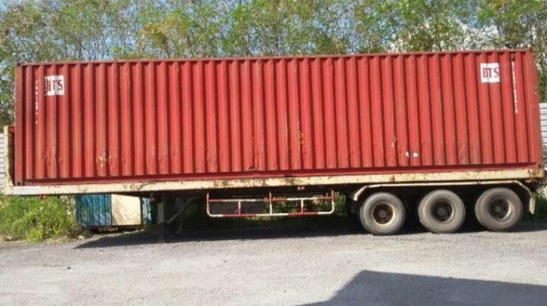 รถนิสสัน 10 ล้อ UD หัวลาก 320 แรงม้า. ปี 47  ,  ( ขาย แม่ , ลูก. )    สนใจติดต่อ  081 - 6079515