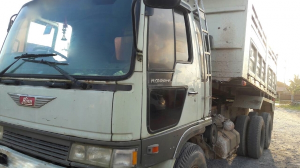 รถฮีโน่ 10 ล้อดั้ม FM226  230 แรงม้า. ปี 31.   สนใจติดต่อ  081 - 6079515