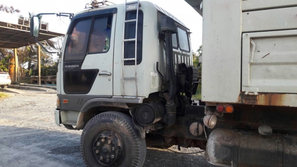 รถฮีโน่ 10 ล้อดั้ม FM226  230 แรงม้า. ปี 31.   สนใจติดต่อ  081 - 6079515