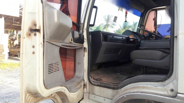 รถฮีโน่ 10 ล้อดั้ม FM226  230 แรงม้า. ปี 31.   สนใจติดต่อ  081 - 6079515