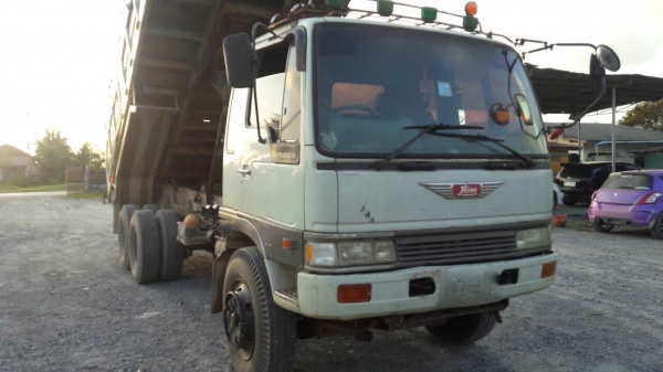 รถฮีโน่ 10 ล้อดั้ม FM226  230 แรงม้า. ปี 31.   สนใจติดต่อ  081 - 6079515