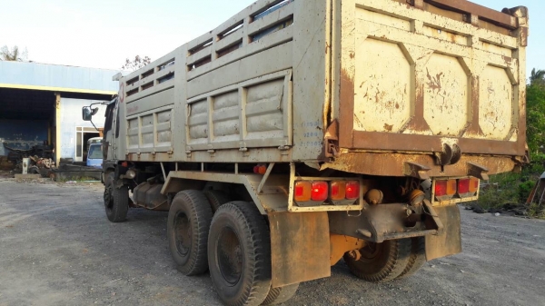 รถฮีโน่ 10 ล้อดั้ม FM226  230 แรงม้า. ปี 31.   สนใจติดต่อ  081 - 6079515