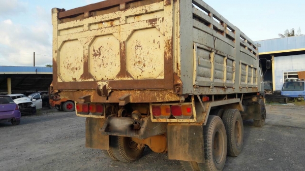 รถฮีโน่ 10 ล้อดั้ม FM226  230 แรงม้า. ปี 31.   สนใจติดต่อ  081 - 6079515