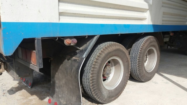 รถมิตซู 10 ล้อ รั้ว ( ไม่ดั้ม ) FN527M - TD / เปลื่ยนเครื่อง 230 แรงม้า.    สนใจติดต่อ  081 - 6079515