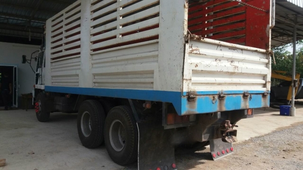 รถมิตซู 10 ล้อ รั้ว ( ไม่ดั้ม ) FN527M - TD / เปลื่ยนเครื่อง 230 แรงม้า.    สนใจติดต่อ  081 - 6079515