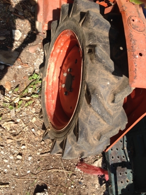 ขายรถไถ KUBOTA L2000 1100 CC. มีใบตัดหญ้า ผานไถ