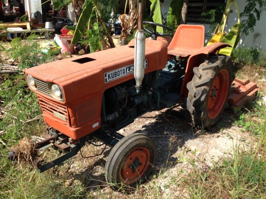 ขายรถไถ KUBOTA L2000 1100 CC. มีใบตัดหญ้า ผานไถ