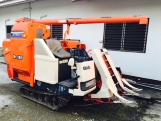 รถเกี่ยวข้าวKUBOTA R1-151 สภาพพร้อมใช้ สวยเดิมๆแท้ญี่ปุ่น รถเกี่ยวข้าวKUBOTA R1-151 สภาพพร้อมใช้ สวยเดิมๆแท้ญี่ปุ่น