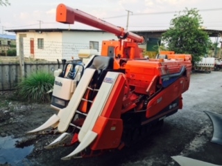 รถเกี่ยวข้าวKUBOTA  R1-151 สภาพพร้อมใช้  สวยเดิมๆแท้ญี่ปุ่น