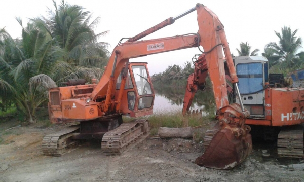 ขายรถขุด HITACHI UH 04