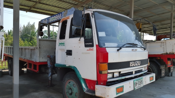 ขายรถหกล้อเครน 3 ตัน ขายรถหกล้อเครน 3 ตัน