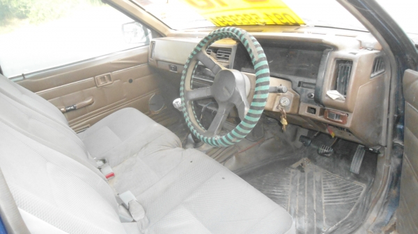 ขายครับ นิสสันบื๊กเอ็ม ขายที่ราคา 35000 เครื่อง TD 25ฝาขาว เตรื่องดีครับ คัชซี มีผุ ช่วงโค้งล้อหลังครับ ขายครับ นิสสันบื๊กเอ็ม ขายที่ราคา 35000 เครื่อง TD 25ฝาขาว เตรื่องดีครับ คัชซี มีผุ ช่วงโค้งล้อหลังครับ