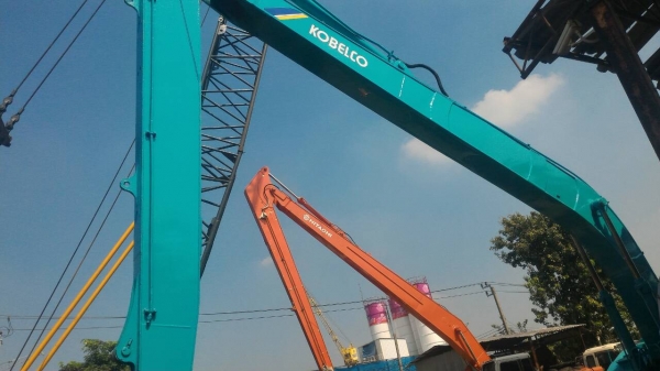 ขาย 1,350,000รถแบคโฮบูมยาว(บูมนอกแท้16m.)KOBELCO sk200-5 รถสวยพร้อมใช้ 090-772-3710 090-772-3708 ขาย 1,350,000รถแบคโฮบูมยาว(บูมนอกแท้16m.)KOBELCO sk200-5 รถสวยพร้อมใช้ 090-772-3710 090-772-3708