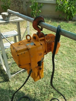 รอกไฟฟ้า Kito  500 Kg  สามเฟส