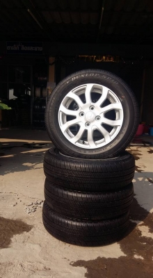 ขายล้อแม็กป้ายแดง brio amaze 14" ยางป้ายแดงปี15สนใจติดต่อตาเล็ก ล้อและยางครับ 081-3747940