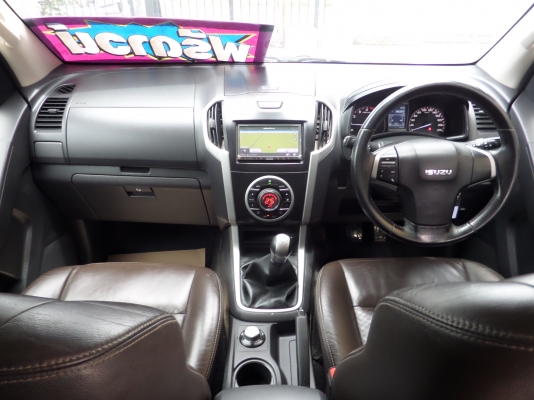 ISUZU D-MAX V-CROSS CAB 4  Prestige 3.0 Ddi VGS MT4WD. ปี 2012  รุ่นท้อป เนวิเกเตอร์