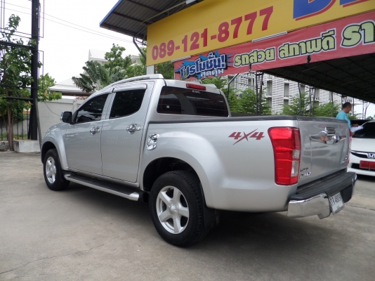 ISUZU D-MAX V-CROSS CAB 4  Prestige 3.0 Ddi VGS MT4WD. ปี 2012  รุ่นท้อป เนวิเกเตอร์