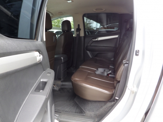 ISUZU D-MAX V-CROSS CAB 4  Prestige 3.0 Ddi VGS MT4WD. ปี 2012  รุ่นท้อป เนวิเกเตอร์