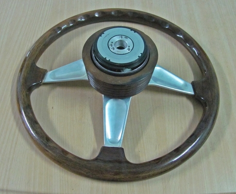 พวงมาลัยแต่ง คอแต่ง ลายไม้ ใส่รถตระกูล Mitsubishi ได้หลายรุ่น