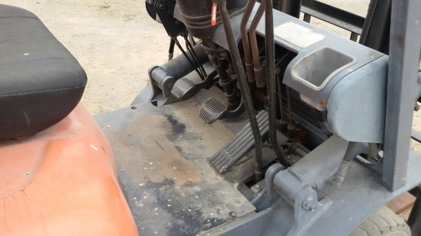 รถยกTOYOTA 6FG15 เครื่องเบนซิน 5k เสาสูง 3 เมตร ยกได้ 1.5 ตัน  เกียร์ธรรมดา  รถนำเข้า สนใจติดต่อ 089-7949488