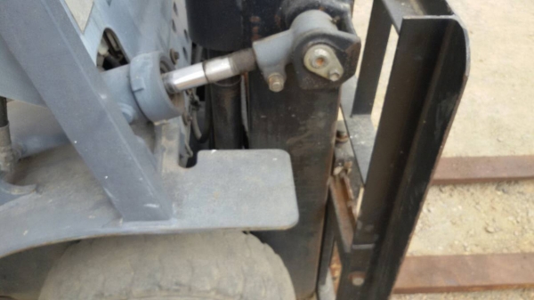 รถยกTOYOTA 6FG15 เครื่องเบนซิน 5k เสาสูง 3 เมตร ยกได้ 1.5 ตัน  เกียร์ธรรมดา  รถนำเข้า สนใจติดต่อ 089-7949488