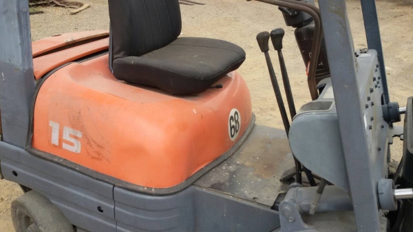 รถยกTOYOTA 6FG15 เครื่องเบนซิน 5k เสาสูง 3 เมตร ยกได้ 1.5 ตัน  เกียร์ธรรมดา  รถนำเข้า สนใจติดต่อ 089-7949488