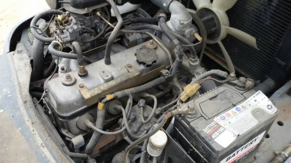 รถยกTOYOTA 6FG15 เครื่องเบนซิน 5k เสาสูง 3 เมตร ยกได้ 1.5 ตัน  เกียร์ธรรมดา  รถนำเข้า สนใจติดต่อ 089-7949488