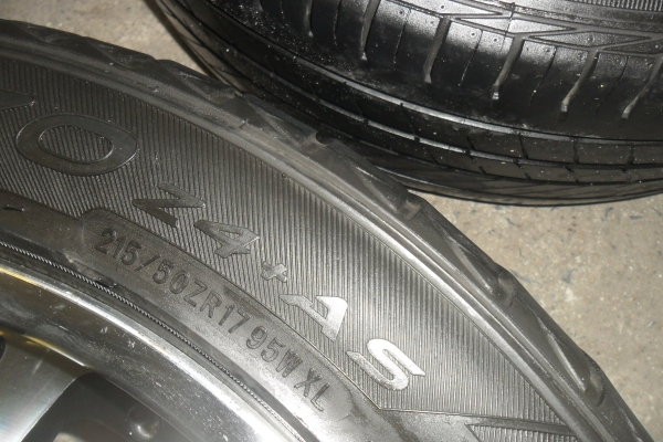 ล้อแม็ก17นิ้ว4รู100 พร้อมยาง สวยๆ 4 ล้อ ราคา 6750 บาท