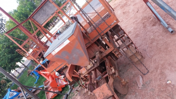 เครื่องปลูกอ้อยร่องคู่ใส่รถ47-50แรง เครื่องปลูกอ้อยร่องคู่ใส่รถ47-50แรง