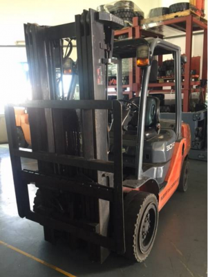 ขาย Used Forklift Toyota 8FD30 ดีเซล เสาเข้าตู้ Full Free 4.3 เมตร ติดงาสไลด์ นำเข้า