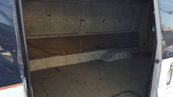 ขายรถตู้บรรทุกเครื่องดีเซล2.5di พร้อมใช้งานเครื่องแน่นเอกสารครบพร้อมโอน