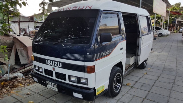 ขายรถตู้บรรทุกเครื่องดีเซล2.5di พร้อมใช้งานเครื่องแน่นเอกสารครบพร้อมโอน