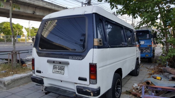 ขายรถตู้บรรทุกเครื่องดีเซล2.5di พร้อมใช้งานเครื่องแน่นเอกสารครบพร้อมโอน