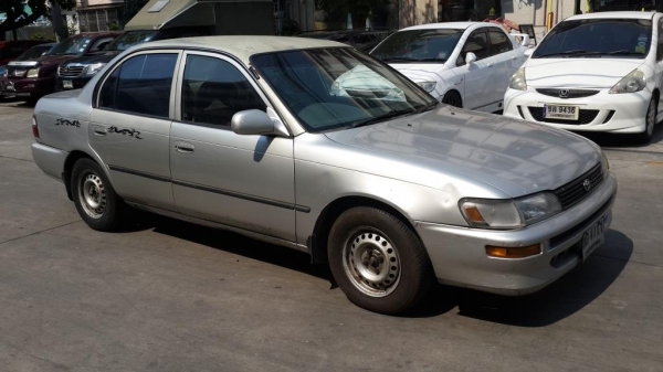 ตลาดห้วยขวาง ปี96 TOYOTA COROLLA สามห่วง เกียร์ออโต้ติดแก็ส พร้อมใช้งาน ขายถูก39,000บาท