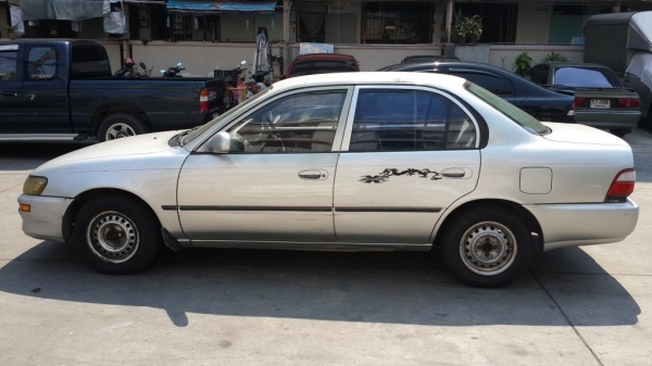 ตลาดห้วยขวาง ปี96 TOYOTA COROLLA สามห่วง เกียร์ออโต้ติดแก็ส พร้อมใช้งาน ขายถูก39,000บาท