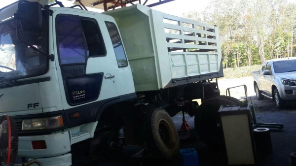 รถฮีโน่  6  ล้อ โม่ปูน FF3H  195 แรงม้า. ปี 39   สนใจติดต่อ  081 - 6079515