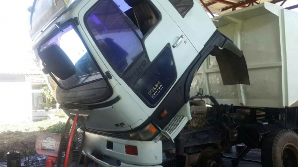 รถฮีโน่  6  ล้อ โม่ปูน FF3H  195 แรงม้า. ปี 39   สนใจติดต่อ  081 - 6079515