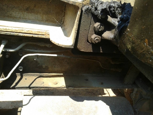 รถฮีโน่  6  ล้อ โม่ปูน FF3H  195 แรงม้า. ปี 39   สนใจติดต่อ  081 - 6079515