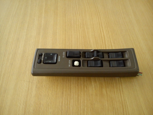 สวิทช์ ควบคุมกระจกไฟฟ้าหน้าข้างขวา ของรถ TOYOTA CROWN สวิทช์ ควบคุมกระจกไฟฟ้าหน้าข้างขวา ของรถ TOYOTA CROWN