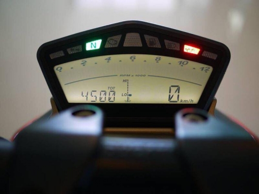 ขาย ducati sf1098 พร้อมทะเบียนแท้ไม่ขาดต่อจูงมือโอนขนส่ง