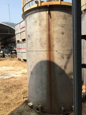 ถังสแตนเลส 5,000 ลิตร พร้อมใบกวน สภาพสวยมากๆ