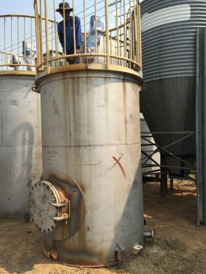 ถังสแตนเลส 5,000 ลิตร พร้อมใบกวน สภาพสวยมากๆ