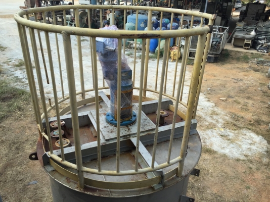 ถังสแตนเลส 5,000 ลิตร พร้อมใบกวน สภาพสวยมากๆ