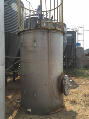 ถังสแตนเลส 5,000 ลิตร พร้อมใบกวน สภาพสวยมากๆ