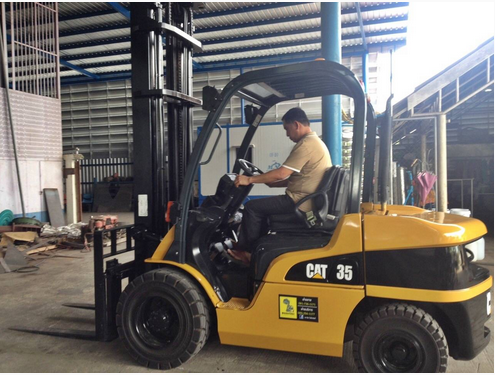 ขาย Used Forklift CAT DP35N ขนาด 3.5 ตัน เสาสูง 4.5 เมตร ติด Slide Shift นำเข้าจากยุโรป สภาพยอดเยี่ยม