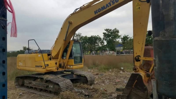 ขายรถแบคโฮ KOMATSU PC200-8 เอกสารอินวอย 2986 ชม.ราคา 1880000