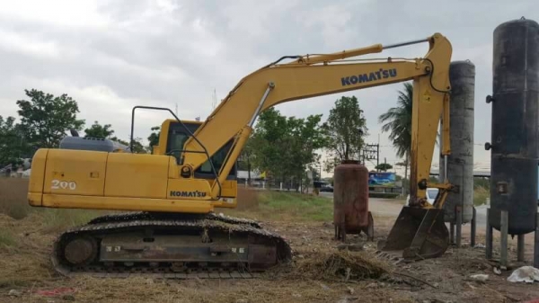 ขายรถแบคโฮ KOMATSU PC200-8 เอกสารอินวอย 2986 ชม.ราคา 1880000