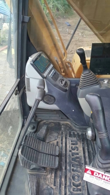 ขายรถแบคโฮ KOMATSU PC200-8 เอกสารอินวอย 2986 ชม.ราคา 1880000