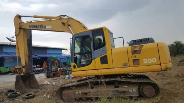 ขายรถแบคโฮ KOMATSU PC200-8 เอกสารอินวอย 2986 ชม.ราคา 1880000